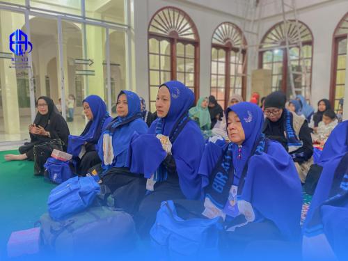 Jamaah Umrah Kloter 45 Bertolak ke Tanah Suci, Termuda 14 Tahun dan Tertua 87 Tahun