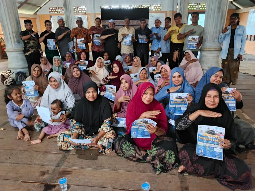 Syiar Umrah di Desa Alue Dua, Nisam: PT. Bir Ali Hadirkan Replika Ka'bah dan Makam Ibrahim, Dihadiri Puluhan Ibu Pengajian dan Tokoh Masyarakat