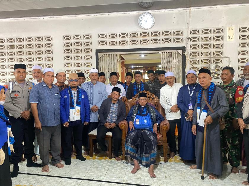 Dari Anak hingga Lansia, 69 Jamaah Dampingi Umrah Abu Hasballah Ketapang