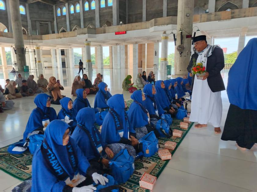 Lintas Generasi Menuju Tanah Suci, 44 Jamaah Umrah Kloter 53 Berangkat dari Lhokseumawe dan Takengon