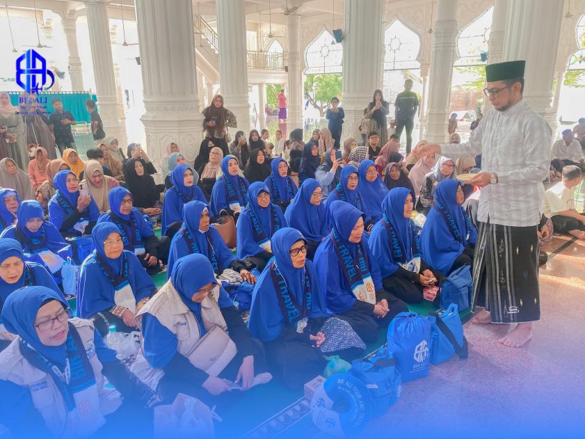 Suasana Khidmat Warnai Keberangkatan Kloter 58 Jamaah Umrah Bir Ali