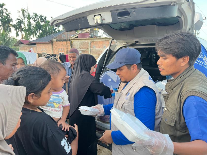 Dirut dan Komisaris PT. Bir Ali Terobos Desa Terisolir Aceh Utara, Salurkan Bantuan untuk Korban Banjir